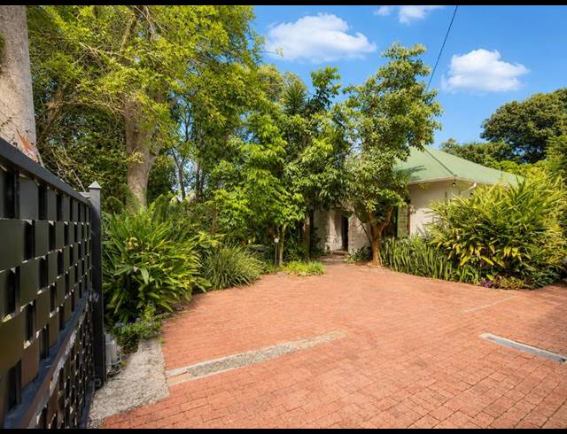 4 BEDROOM HOUSE FOR SALE IN LISDOGAN PARK